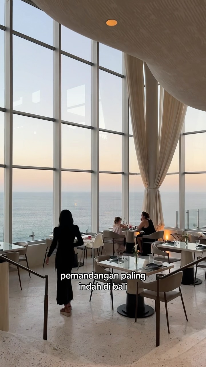 Oliverra: Bali's Clifftop Dining Gem