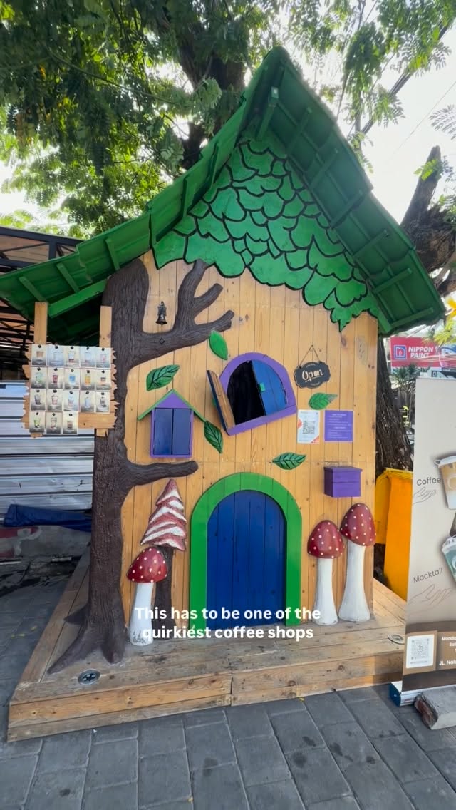Unique Bali Coffee Shop With Treehouse Ambiance