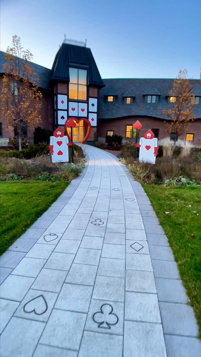 Alice in Wonderland-Themed Offices at Epic