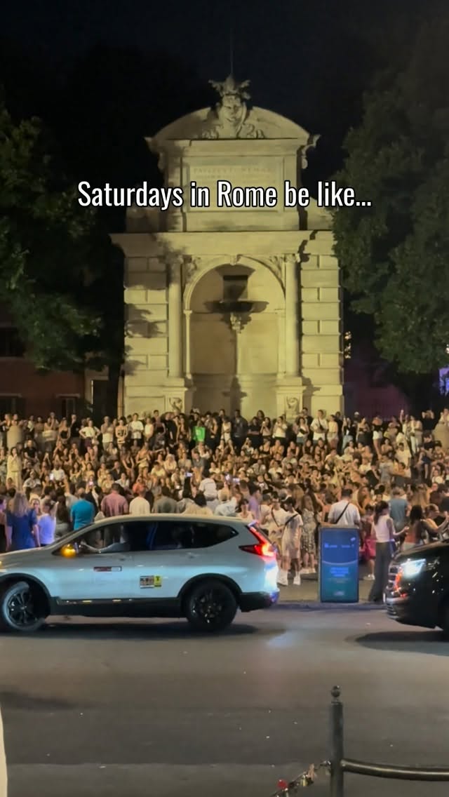 Rome's Piazza Trilussa: Nightly Singing and Dancing