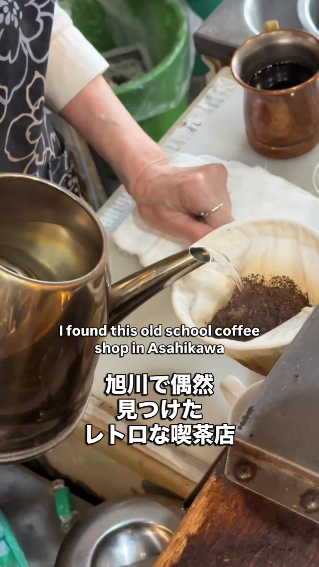 Retro Coffee Shop Offers Free Toast With Morning Drinks