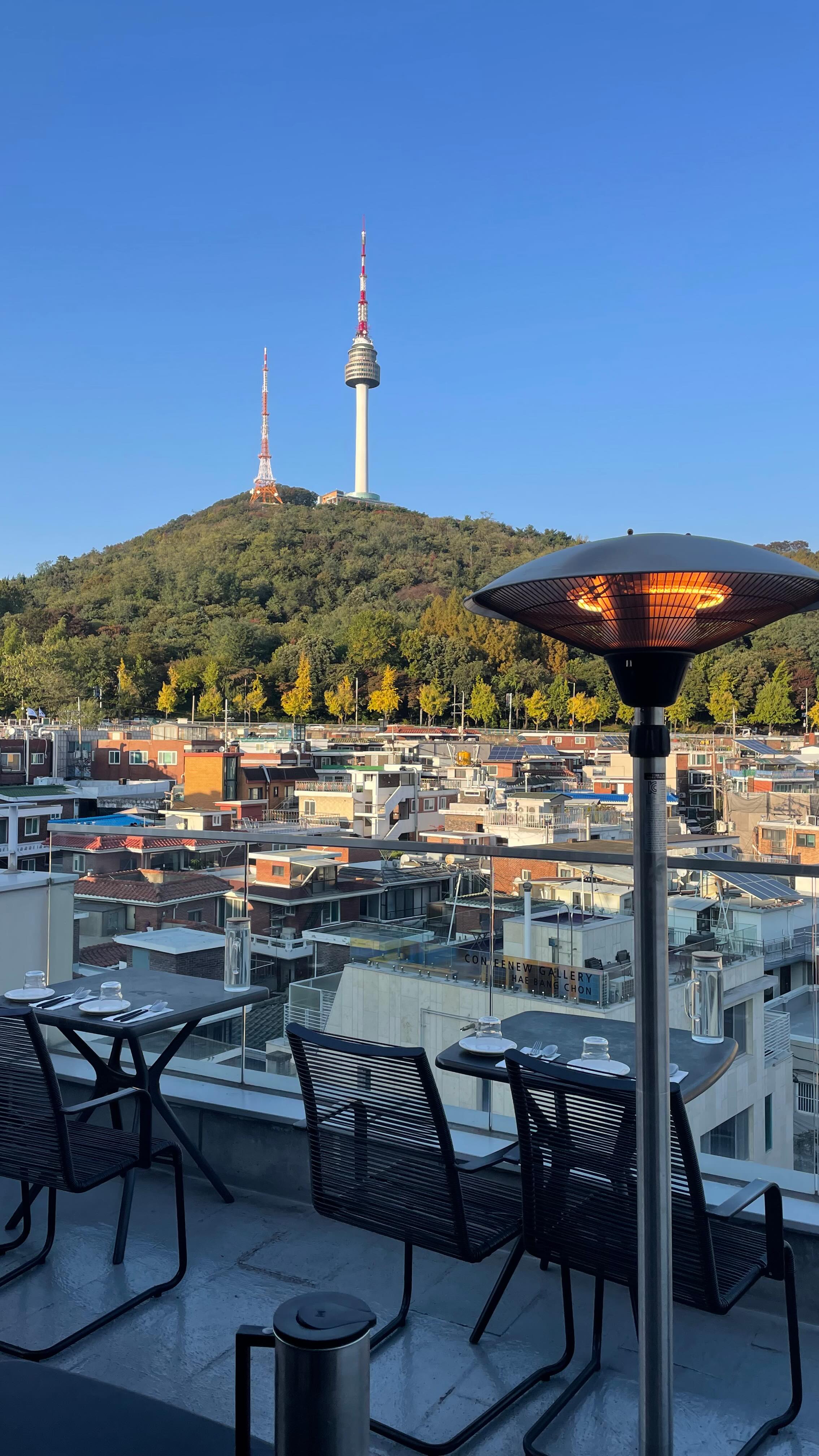 Seoul Haebangchon Area's Best Dining and Drinking Spots