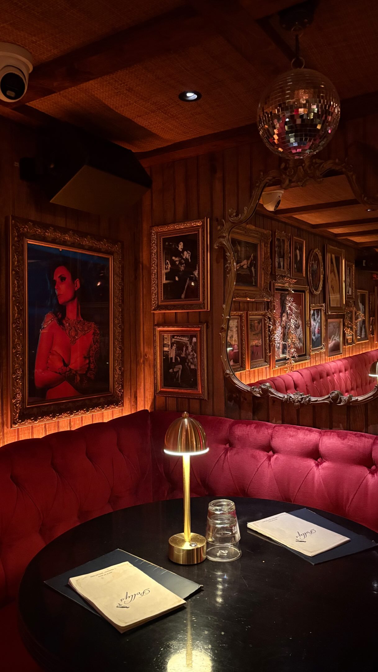 Polly's NYC: A 1920s Speakeasy Experience
