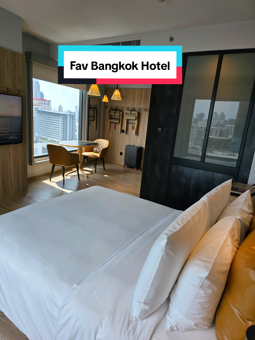Bangkok's Siam Area: Moxy Hotel Near Shopping & Dining