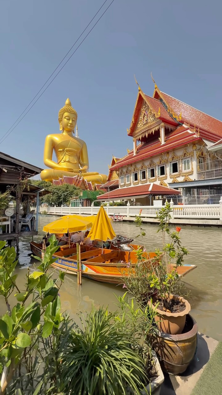 Wat Paknam: Bangkok's Respected Golden Buddha Photo Spot