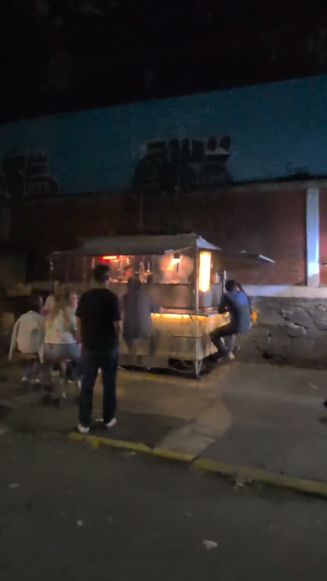 Authentic Ramen Truck Draws Crowds in Mexico City