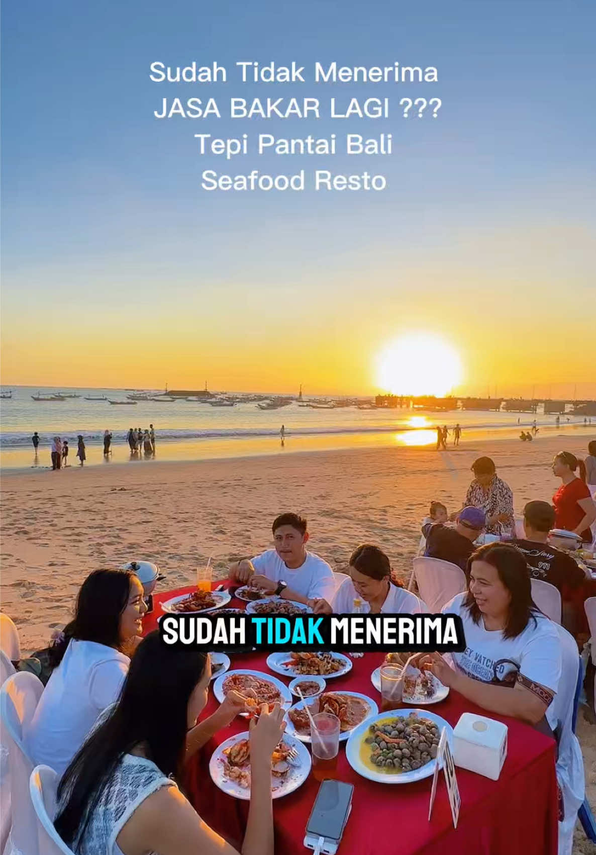 Beachside Seafood Restaurant Offers Sunset Views
