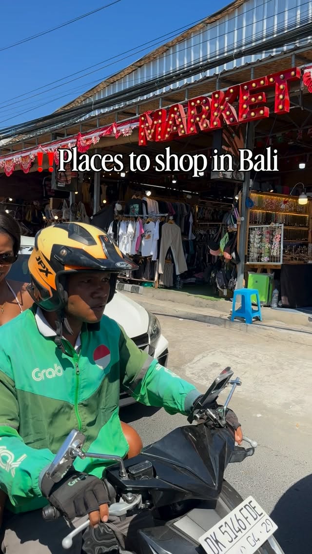 Uluwatu Souvenir Shopping Paradise