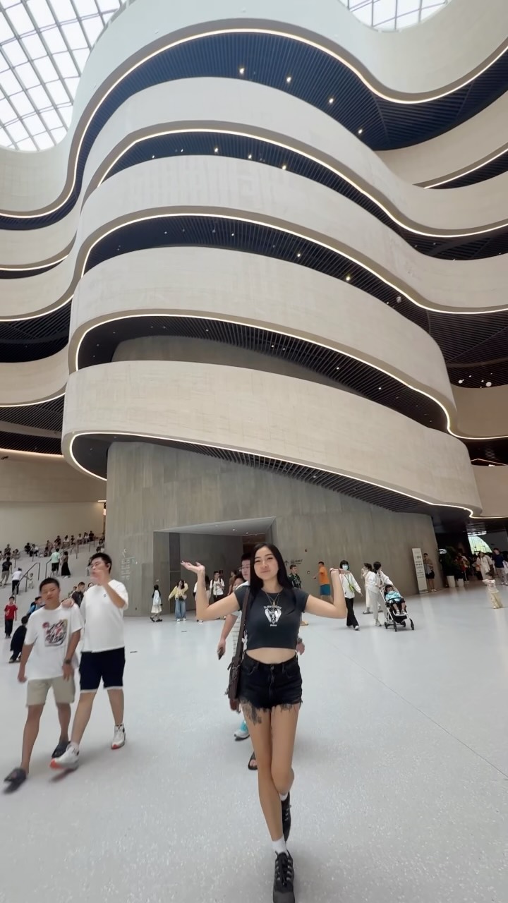 Shenzhen Natural History Museum's Massive Dinosaur Exhibits