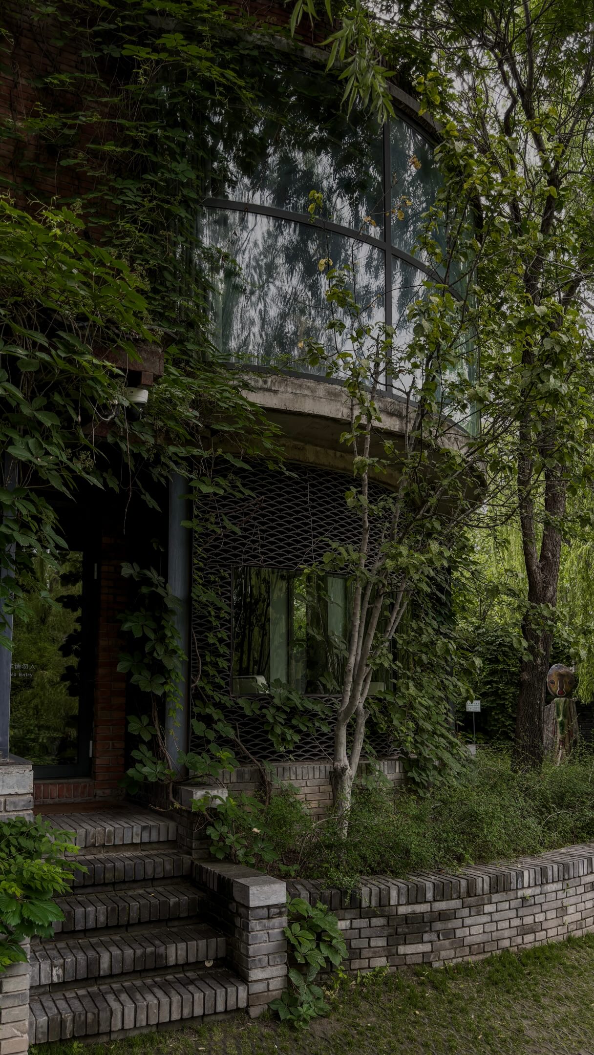 Red-Brick Art Gallery's Unique Charm