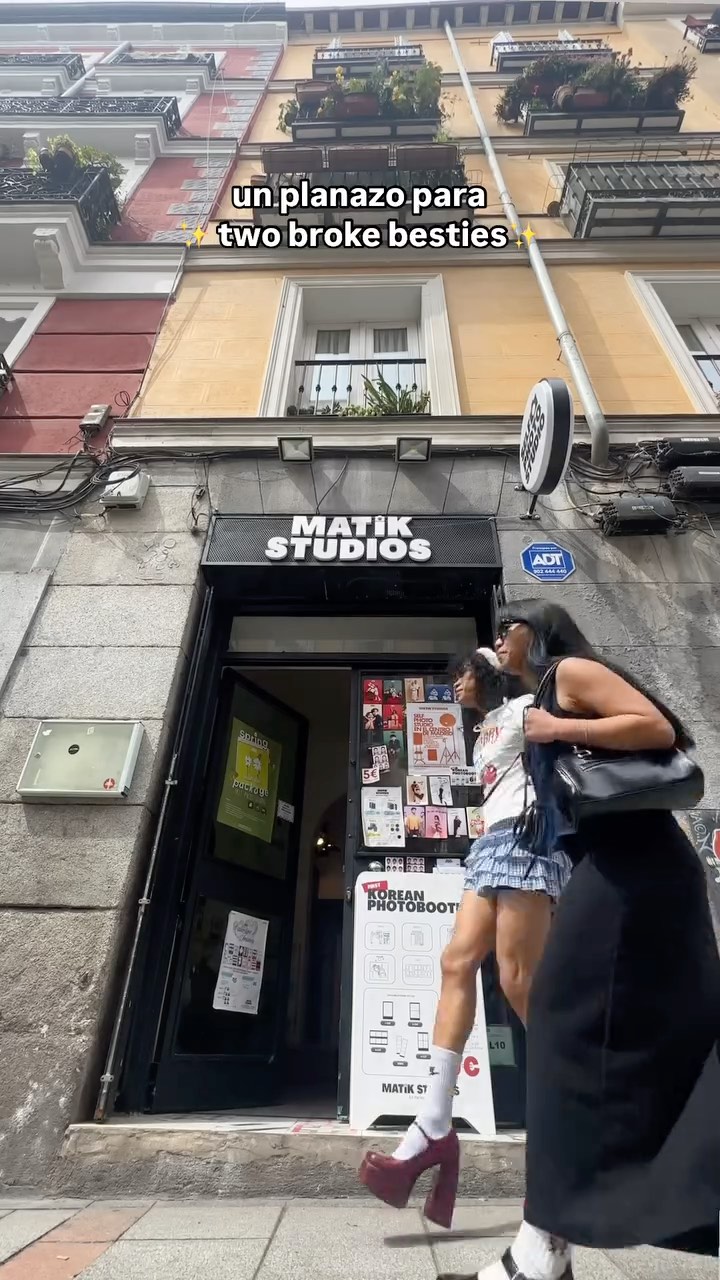 Self Photo Studio Experience In Madrid