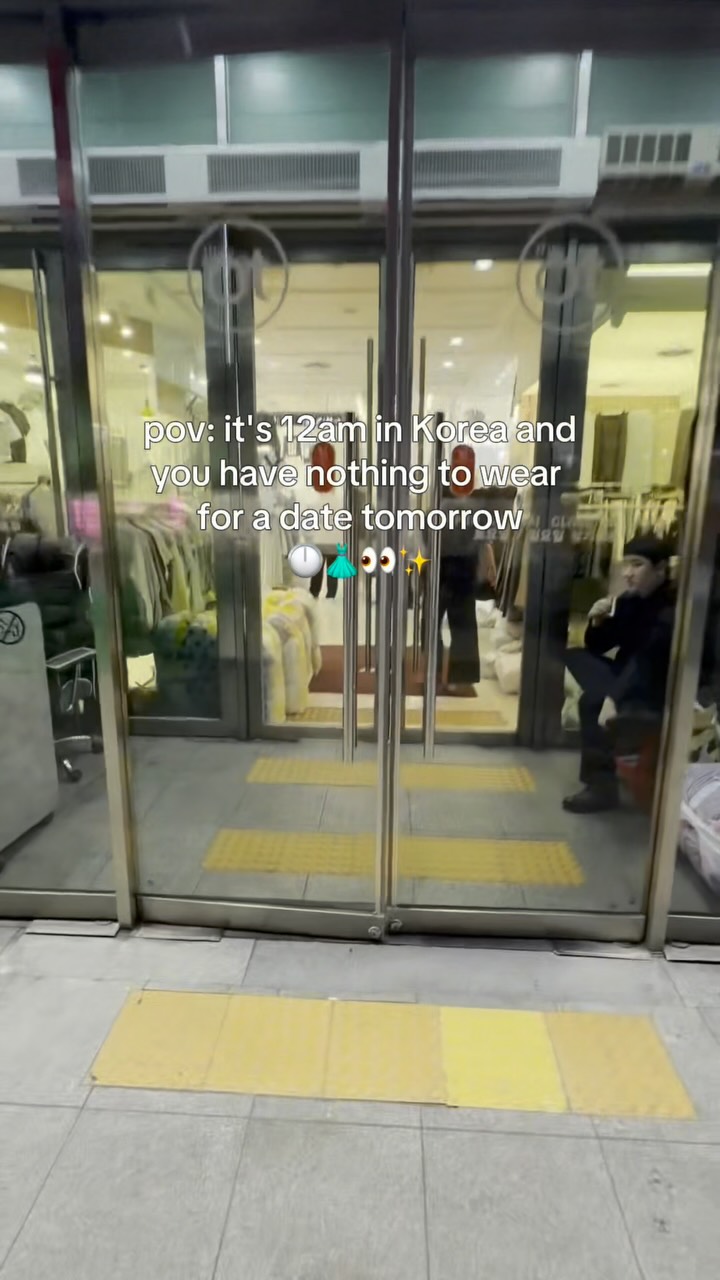 Seoul's Late-Night Shopping For Date Outfits