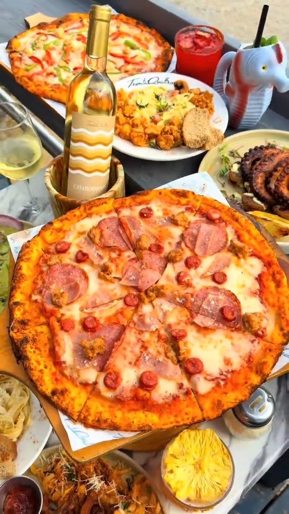 Rosarito Turn Up, Palau Sunset Club