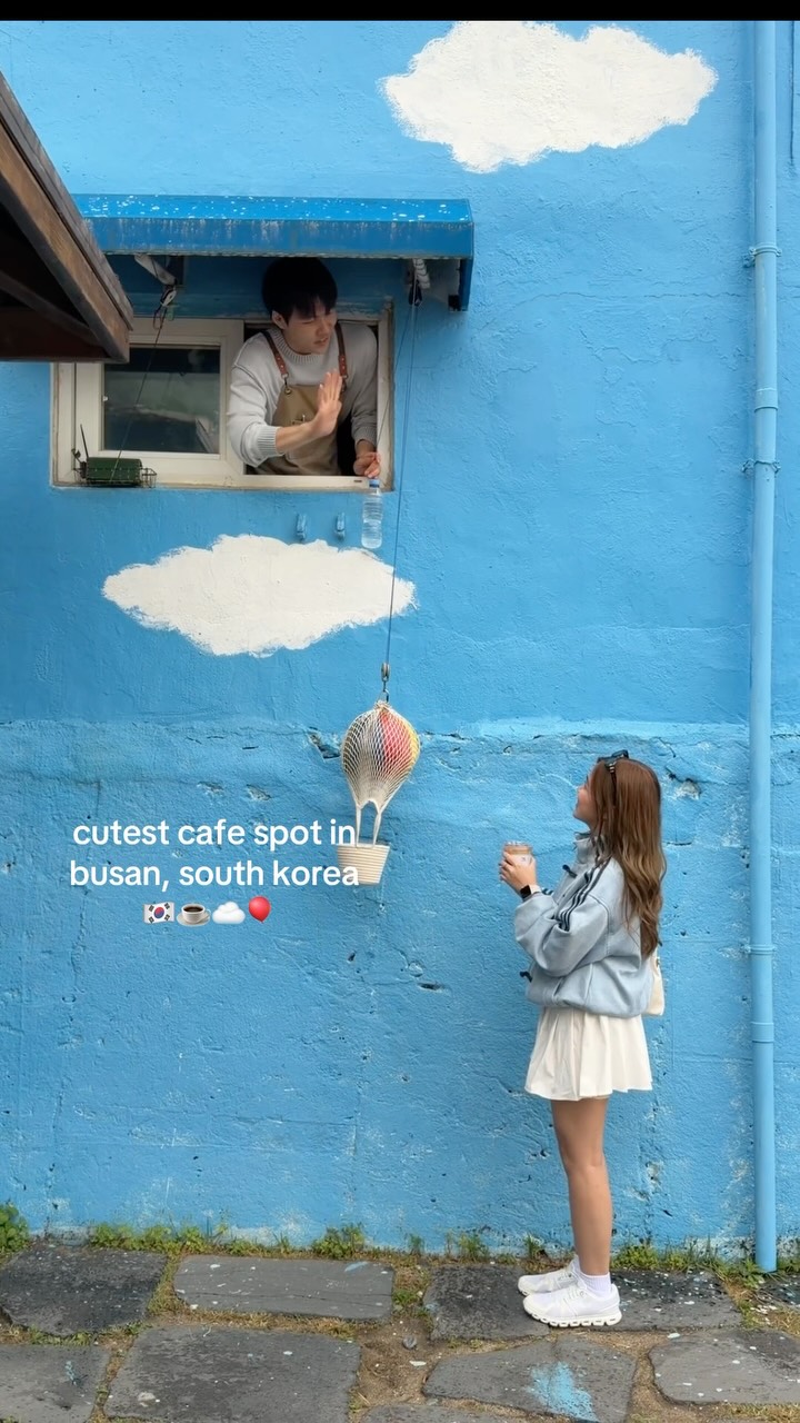 Cafe Serves Drinks Via Hot Air Balloon