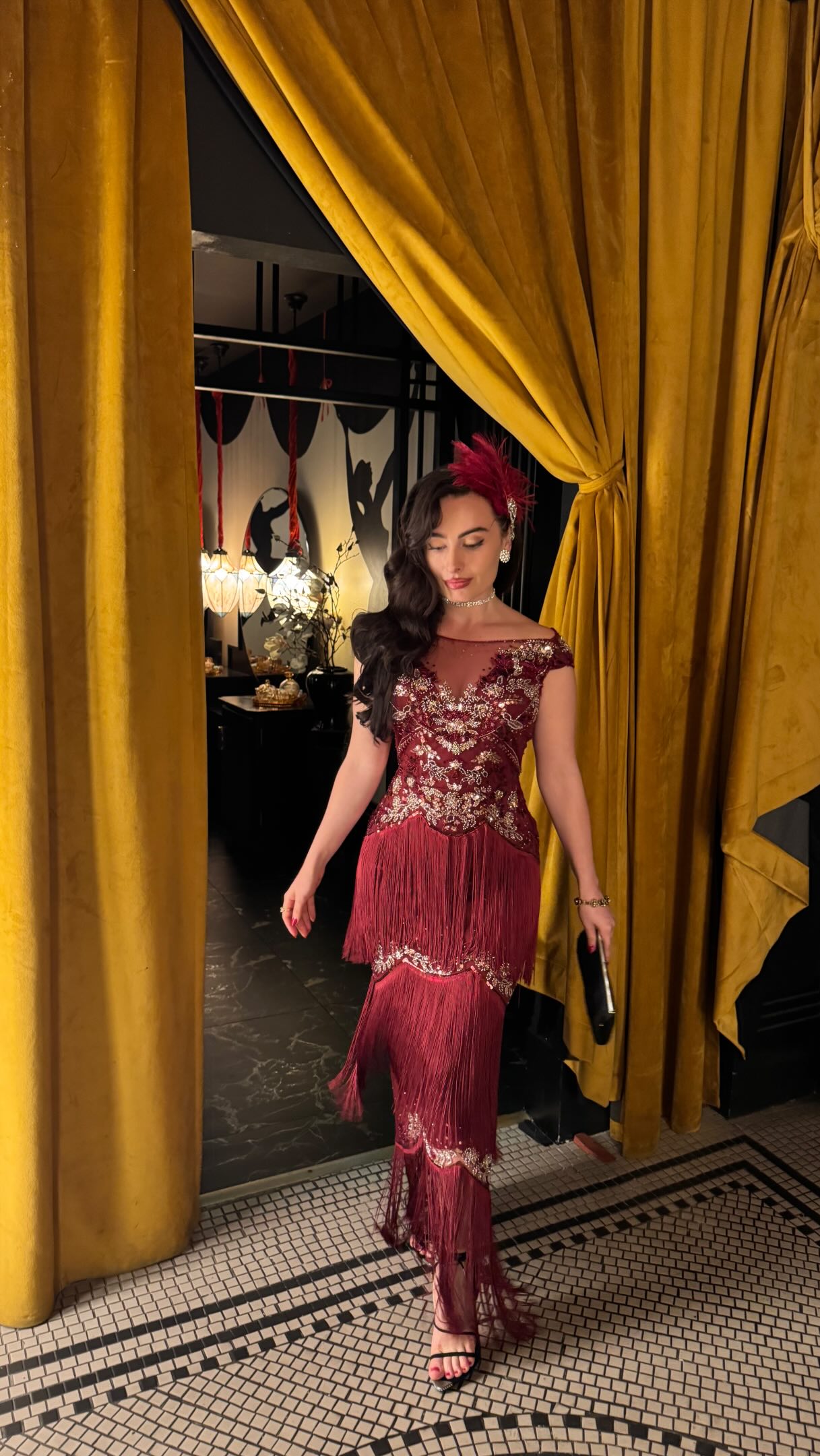 1920s Speakeasy Club Offers Dinner, Music, and Burlesque