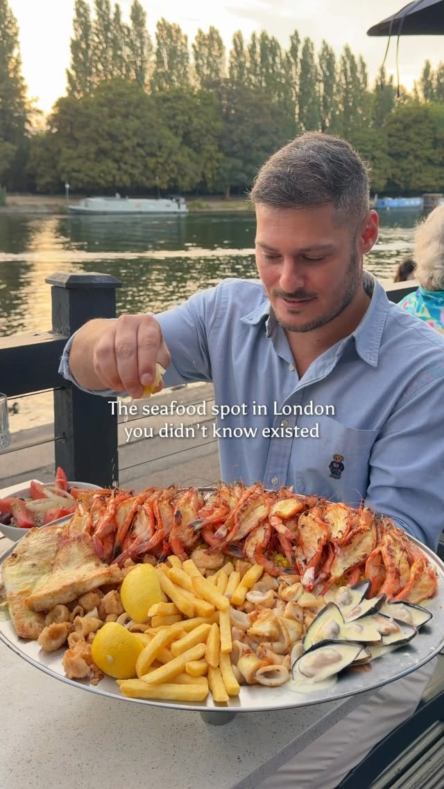 Seafood Restaurant Overlooking River Thames