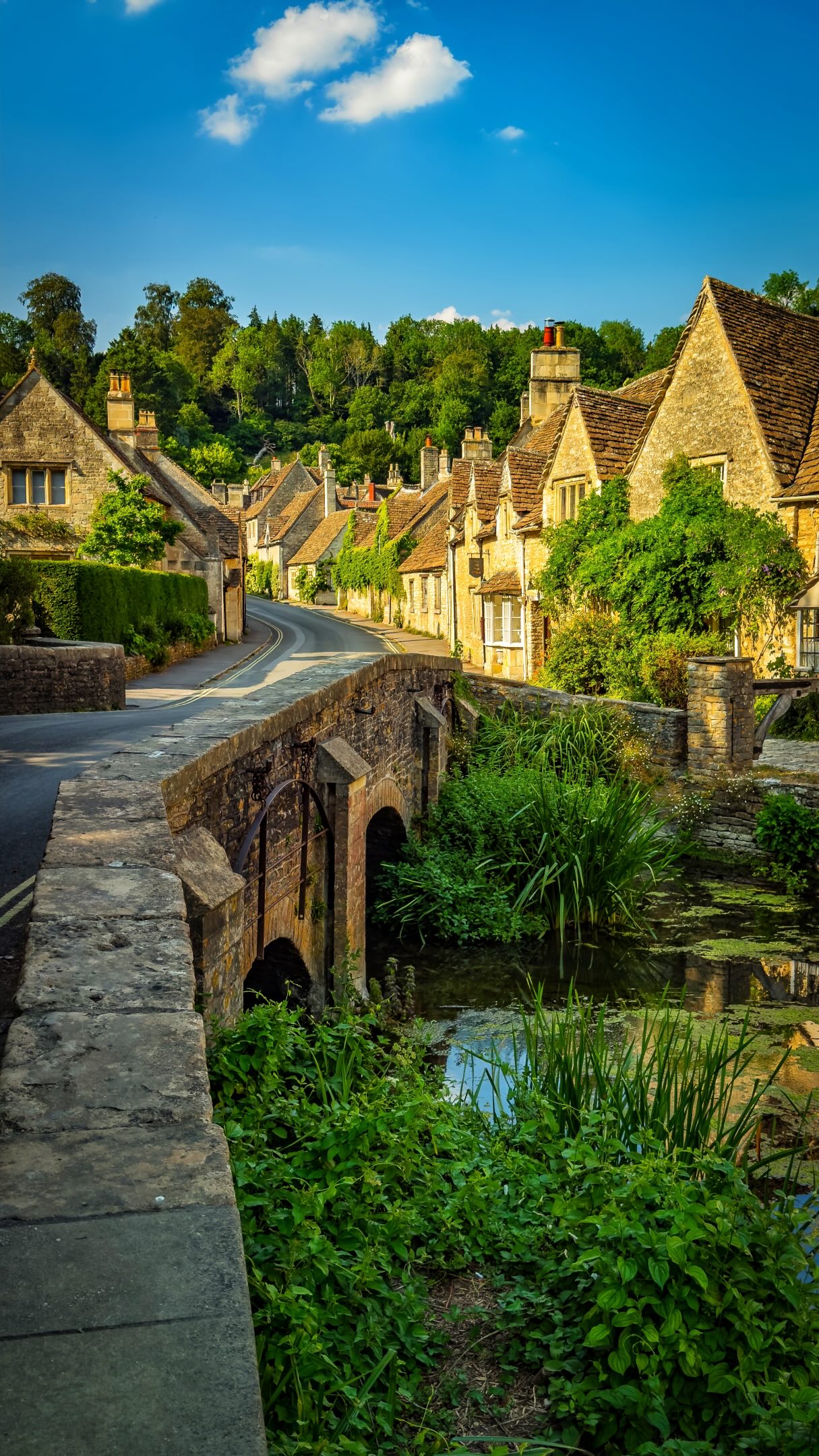 Picturesque Cotswold Villages And Countryside Road Trip