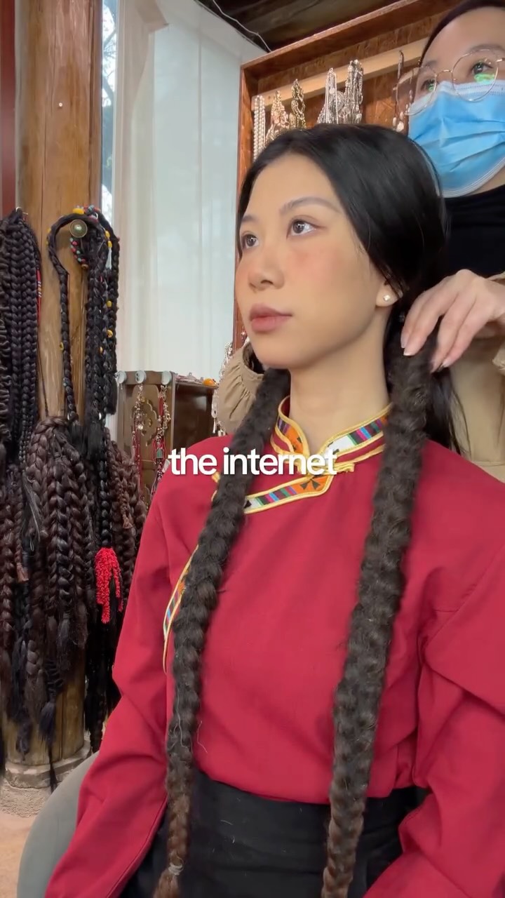 Yunnan Ethnic Photoshoot Captures Cultural Immersion