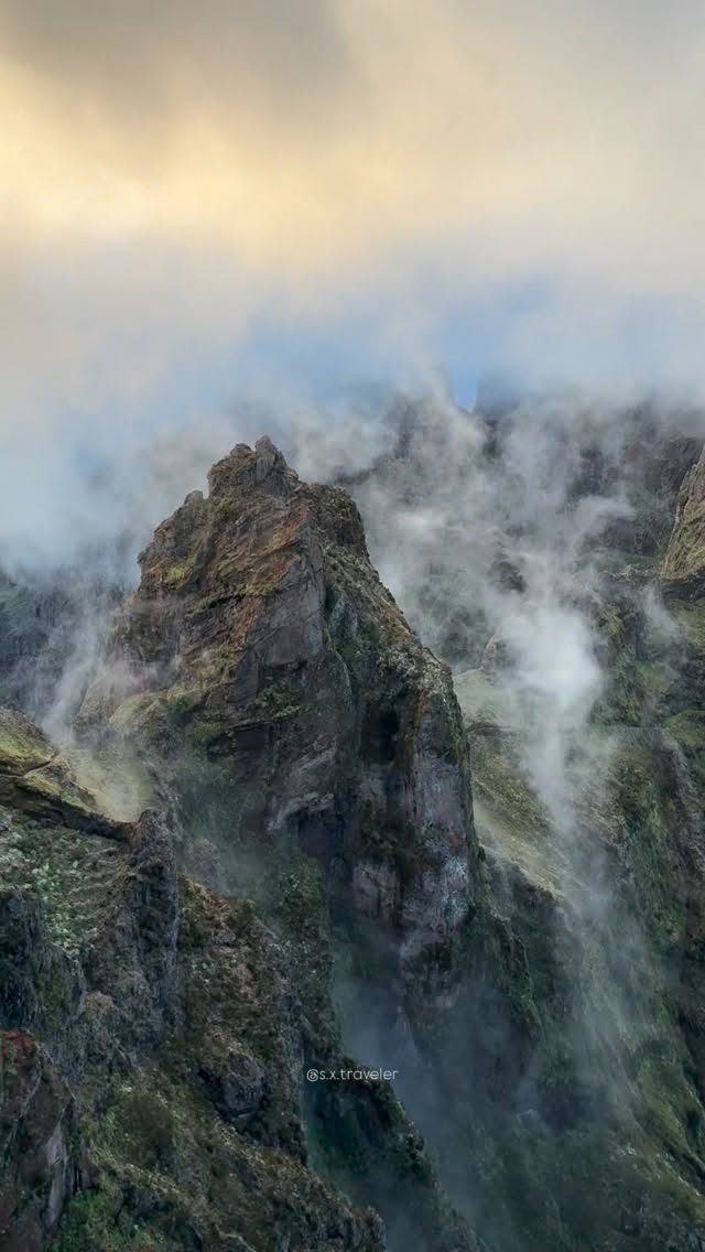 Spectacular Madeira Hikes: PR1 and Pico do Arieiro