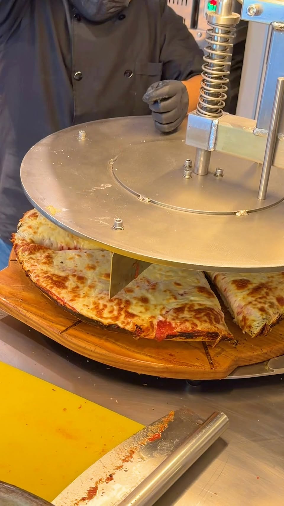 Giant Milanese Pizzas With Focaccia-Like Crust