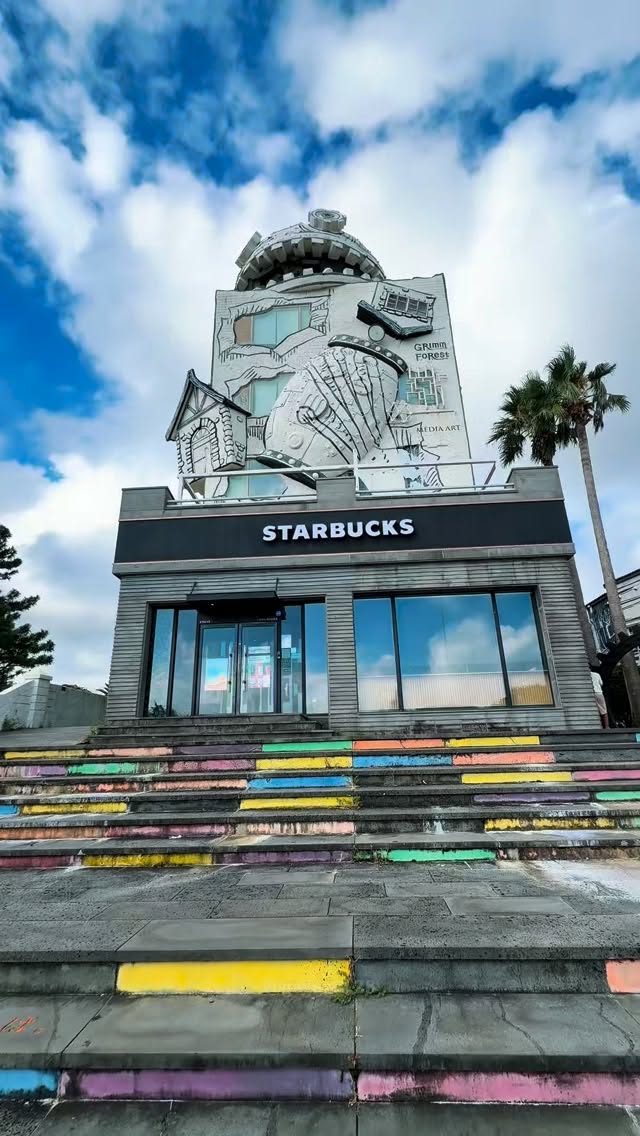 Starbucks Branch Offers Local Flavors and Photo Ops