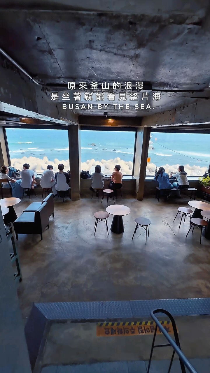 Ocean View Cafe With Romantic Ambiance