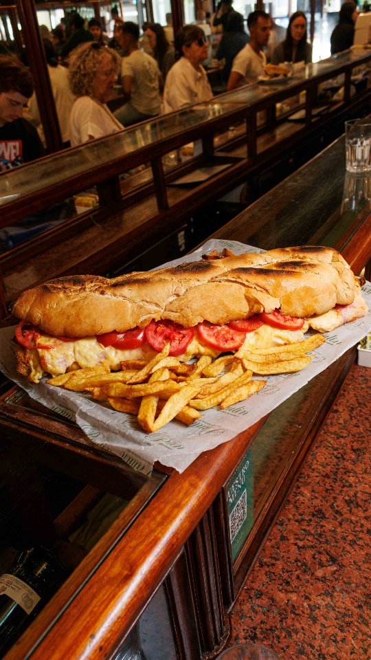 Paulin's XXL Milanesa Sandwich