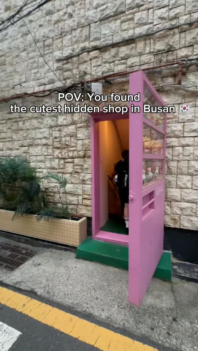 Cute Busan Gift Shop With Themed Rooms