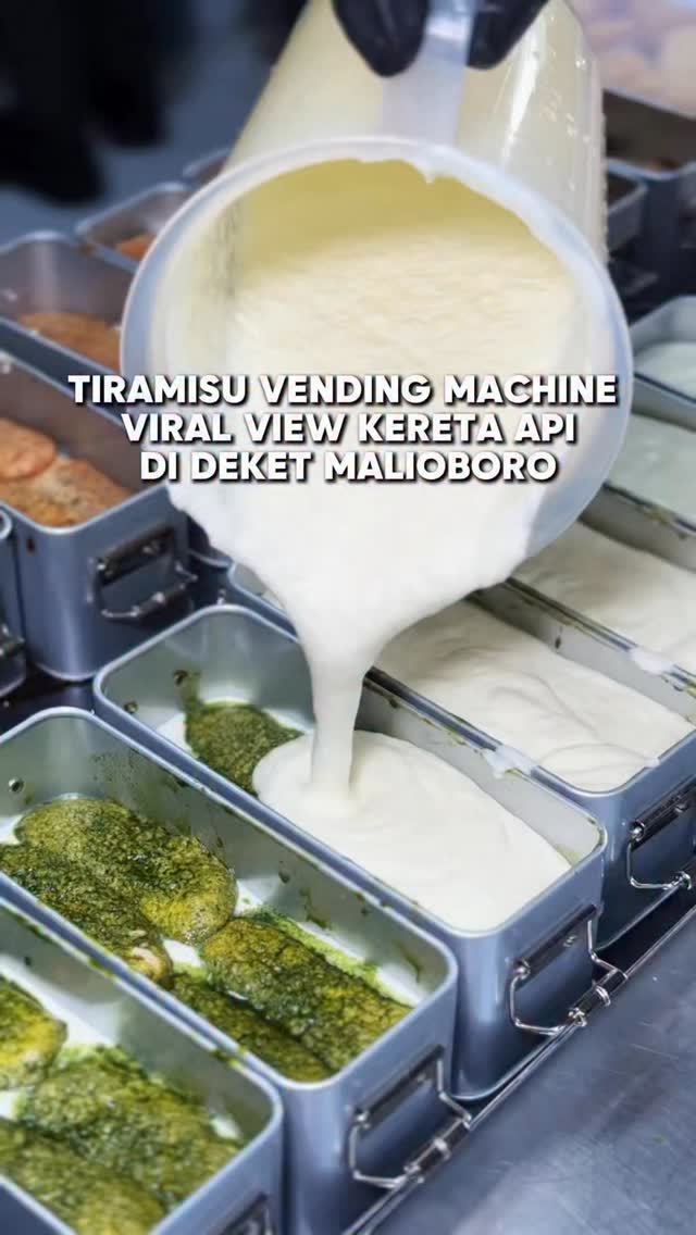 Tiramisu Vending Machine With Train Views