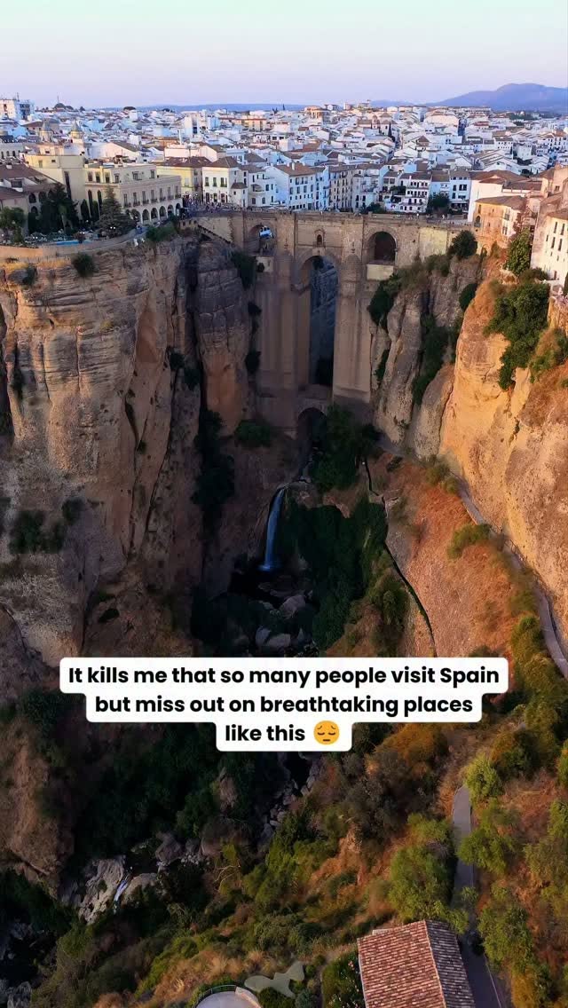 Ronda's Dramatic Gorge and Bridge Views
