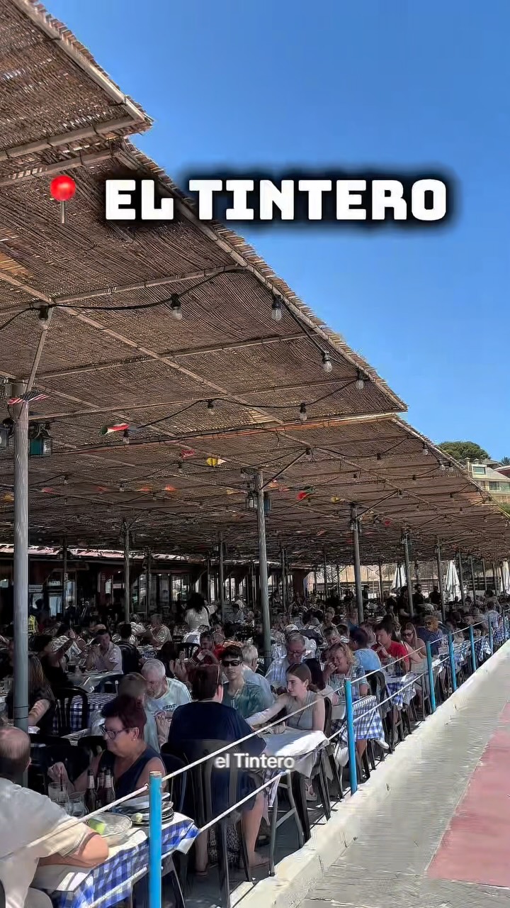 El Tintero: A Lively Open-Air Fish Market Dining Experience