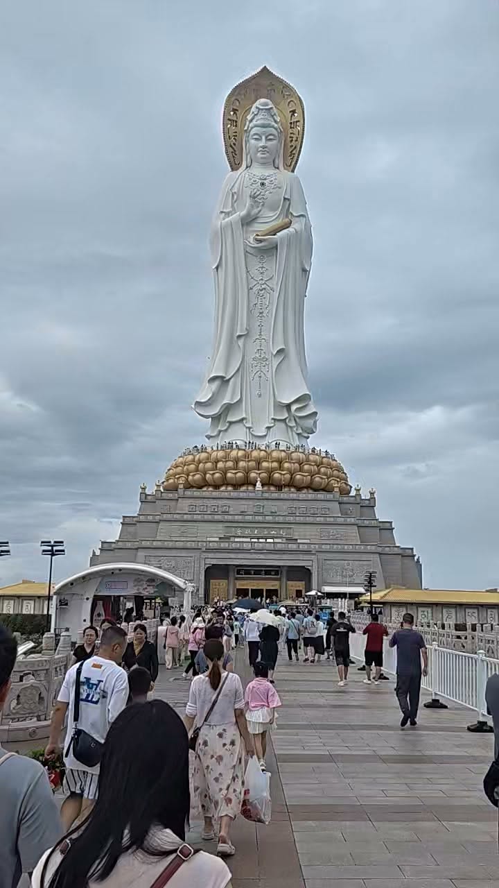 Temples and Guanyin of Nanshan