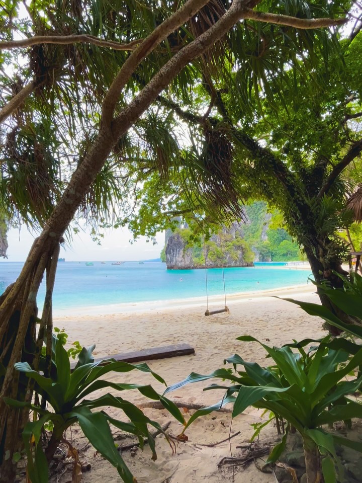 Ko Hong Island's Natural Beauty