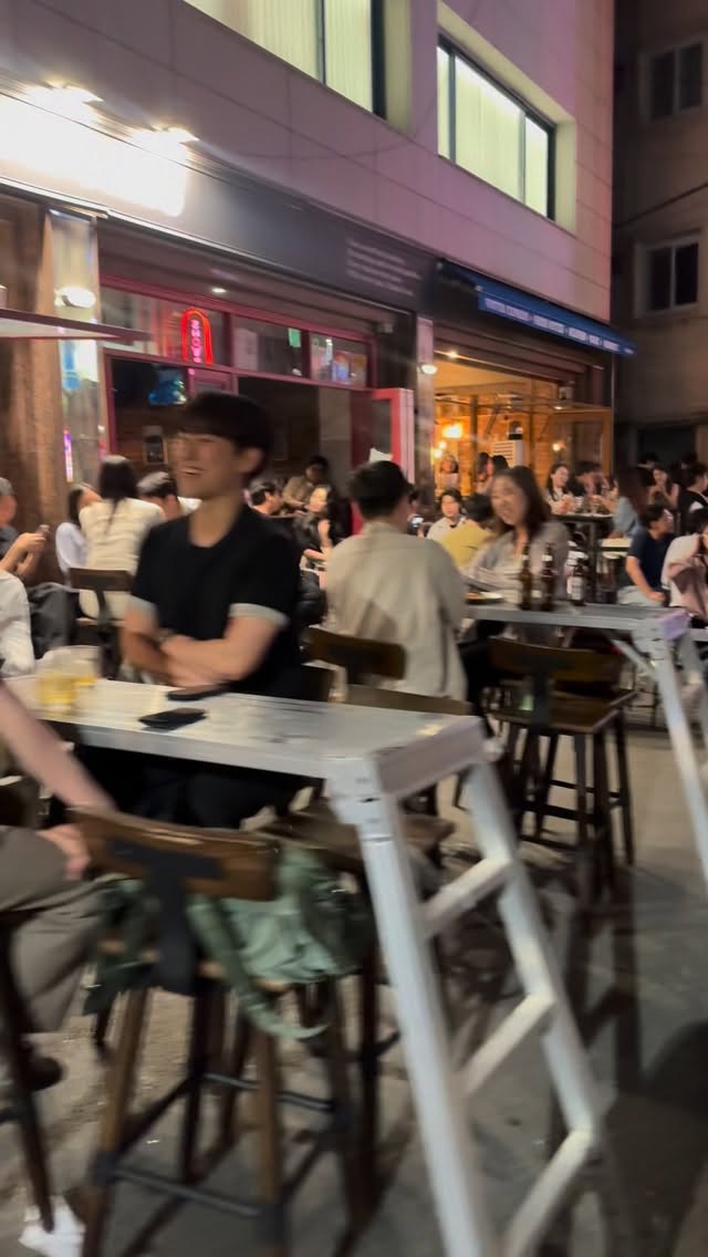 Euljiro's Seafood Wine Bar with European Ambiance