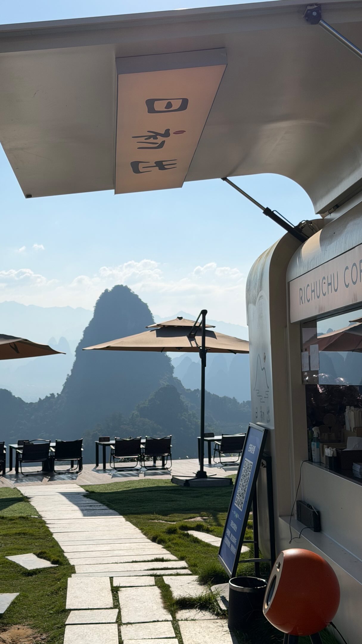 Yangshuo Coffee Shop with Stunning Mountain Views