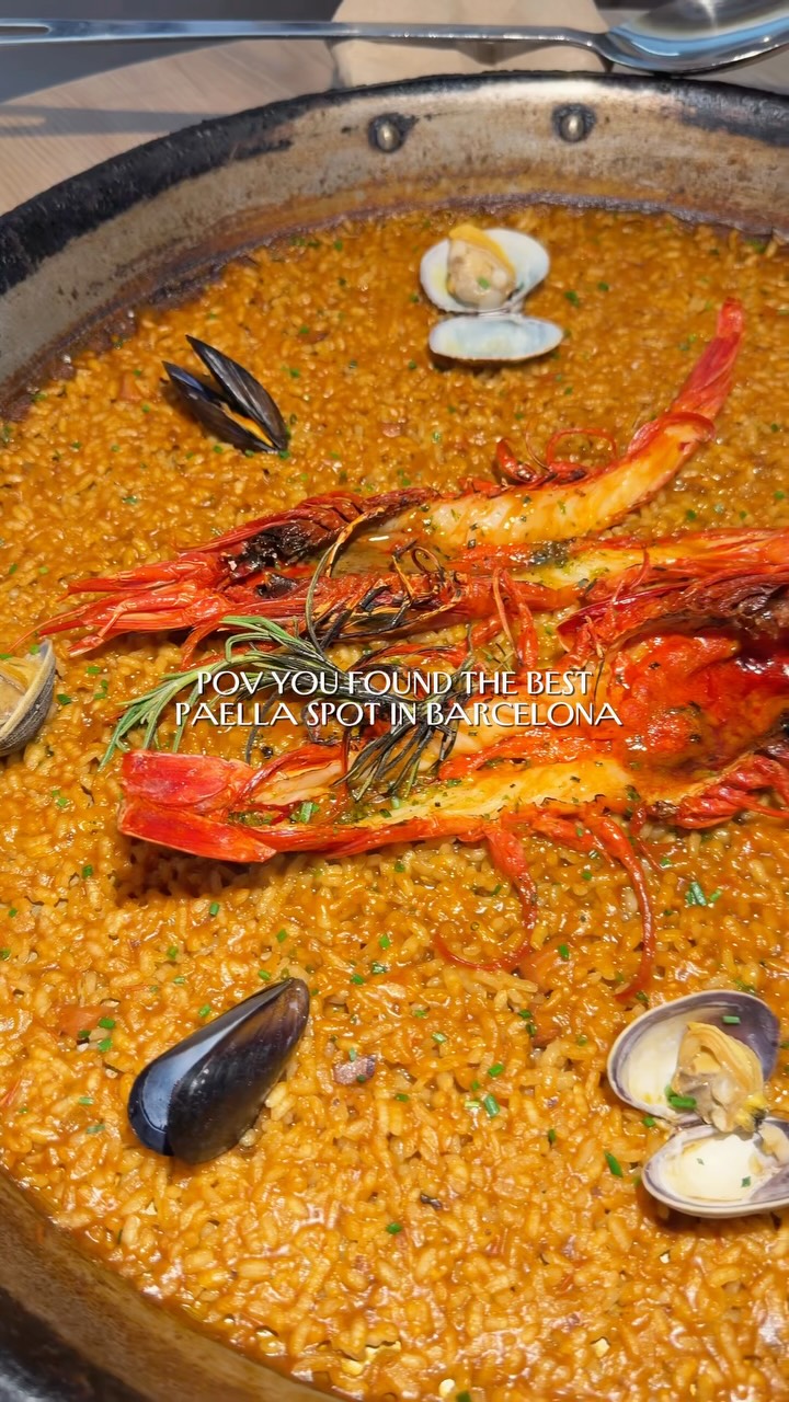 Barcelona Restaurant Maná 75 Serves Paella