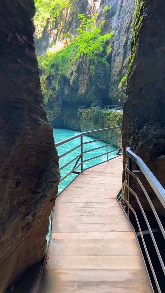 Swiss Alps Wonders: Aare Gorge and Jungfrau Region