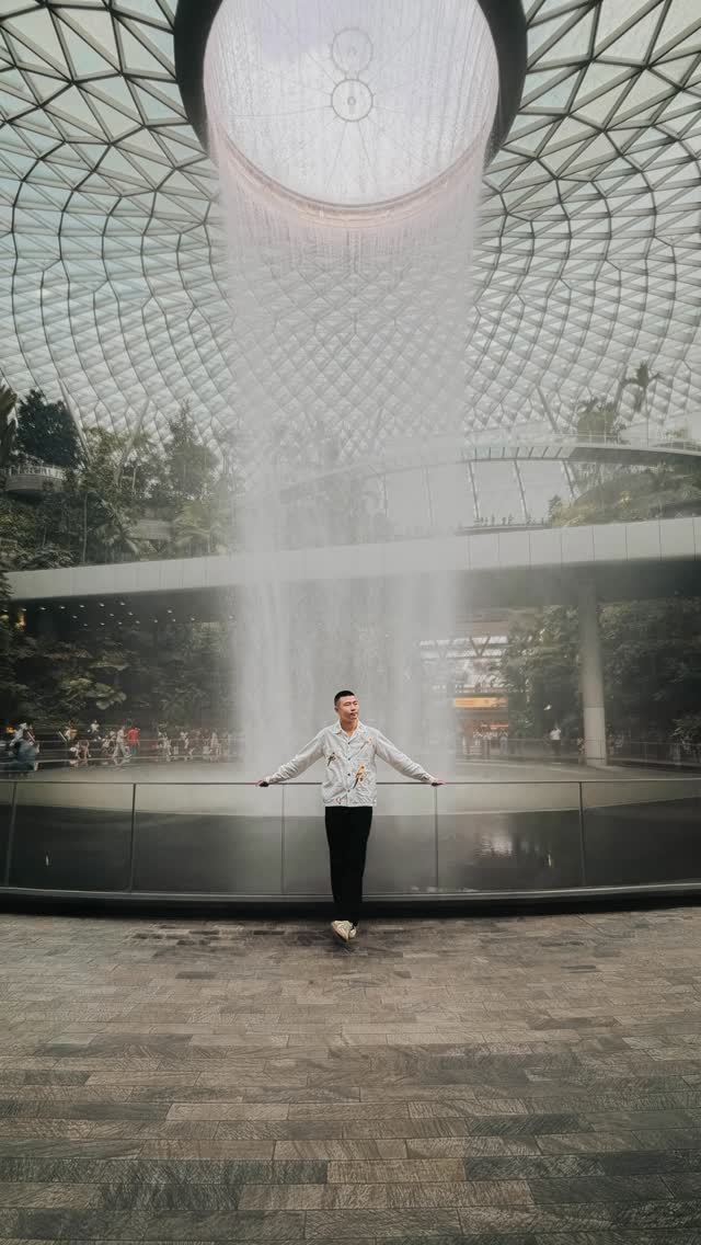 Crowd Removal Photo Techniques At Jewel Changi Airport