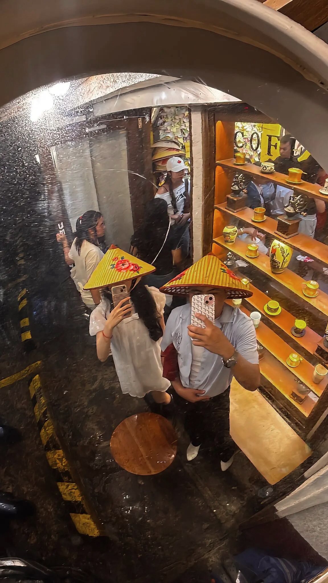 Manila Cafe Offers 24/7 Vietnamese Cuisine