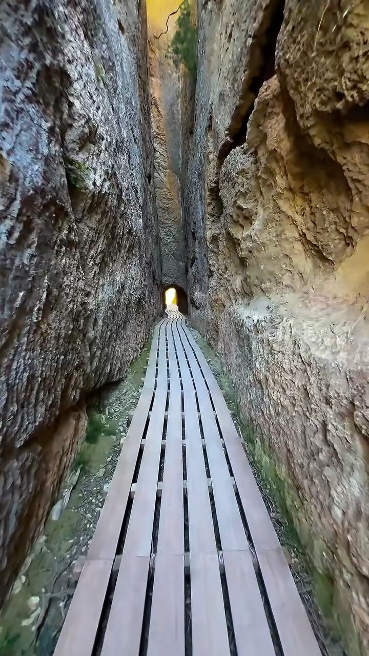 Roman Aqueduct Route Through Valencian Mountains