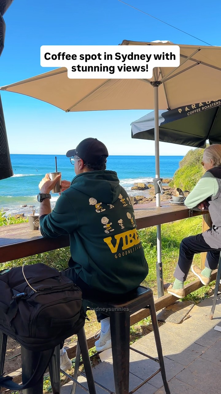 Sydney Beach Kiosk Offers Beautiful Ocean Views