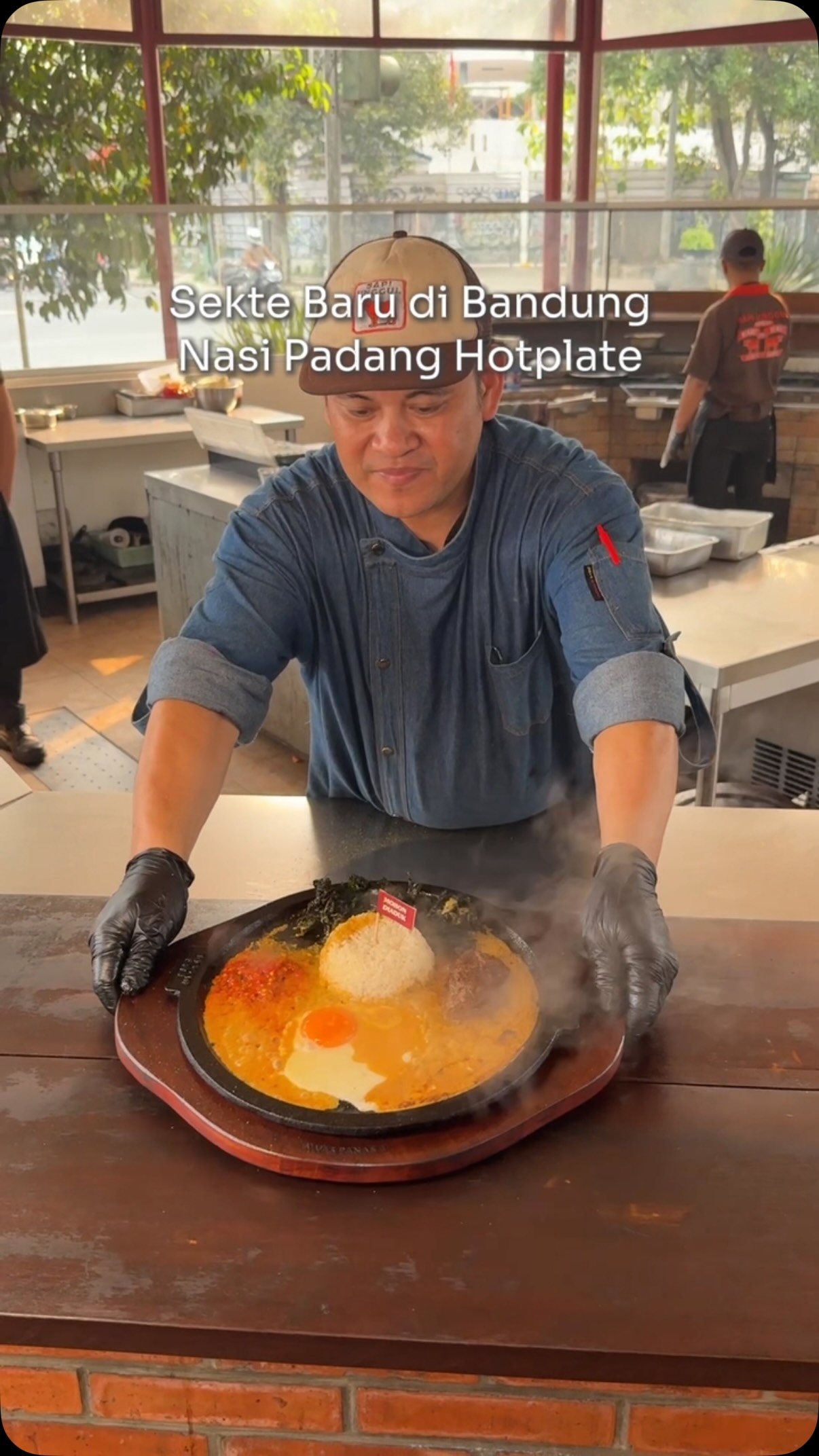 Indonesian Restaurants Serve Nasi Padang on Hotplates