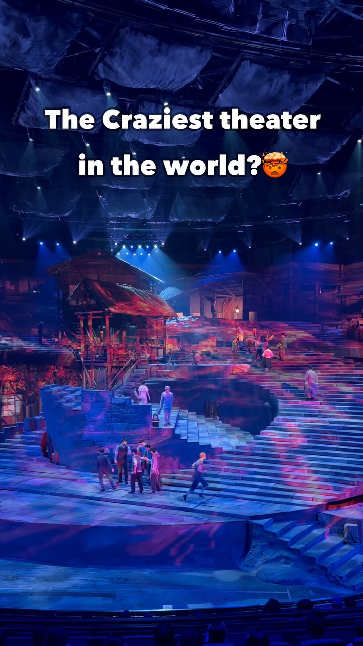 Chongqing Grand Theatre's Immersive Performance