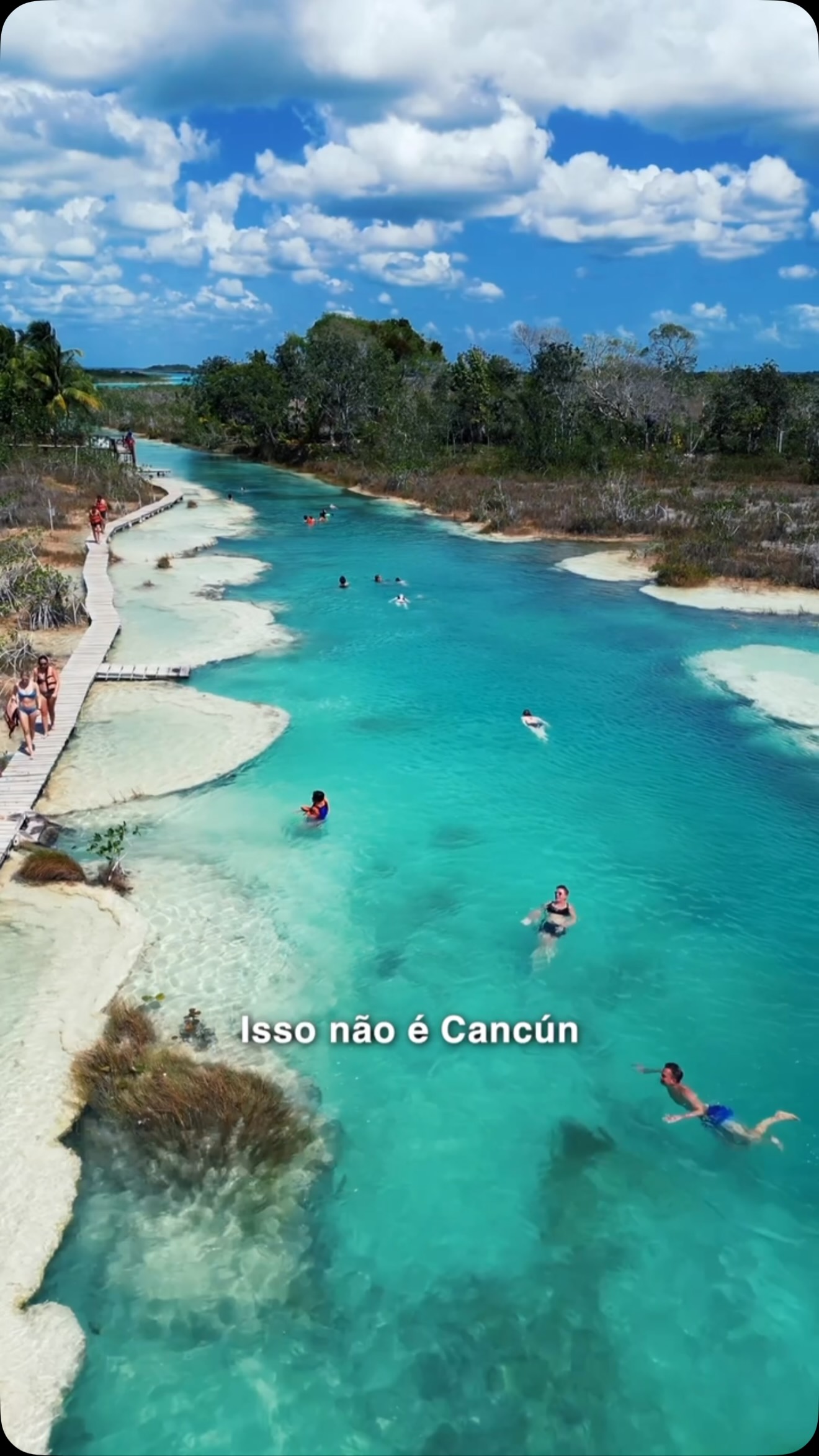 Laguna de los 7 Colores: A Crystal Clear Lagoon