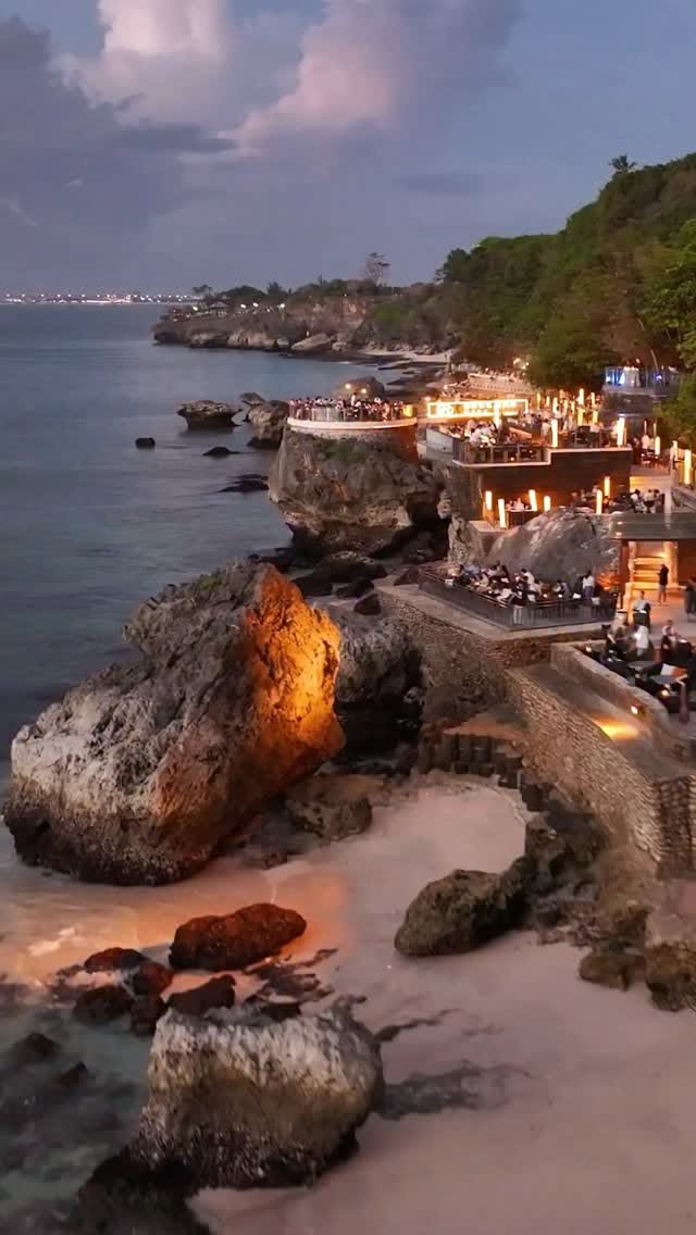 Rock Bar Offers Dramatic Ocean Views