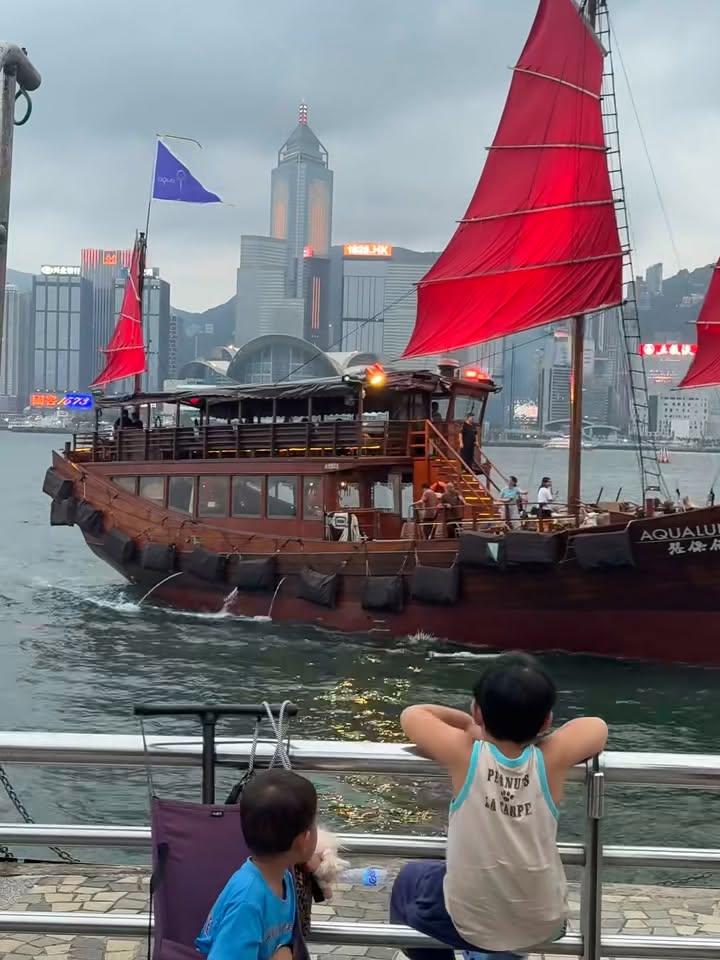 Victoria Harbour And Aqualuna