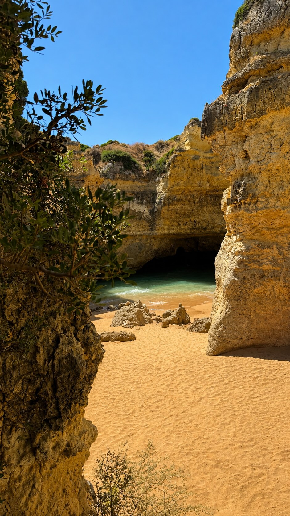 Fairy Tale Cove In Algarve's Ninho De Andorinha