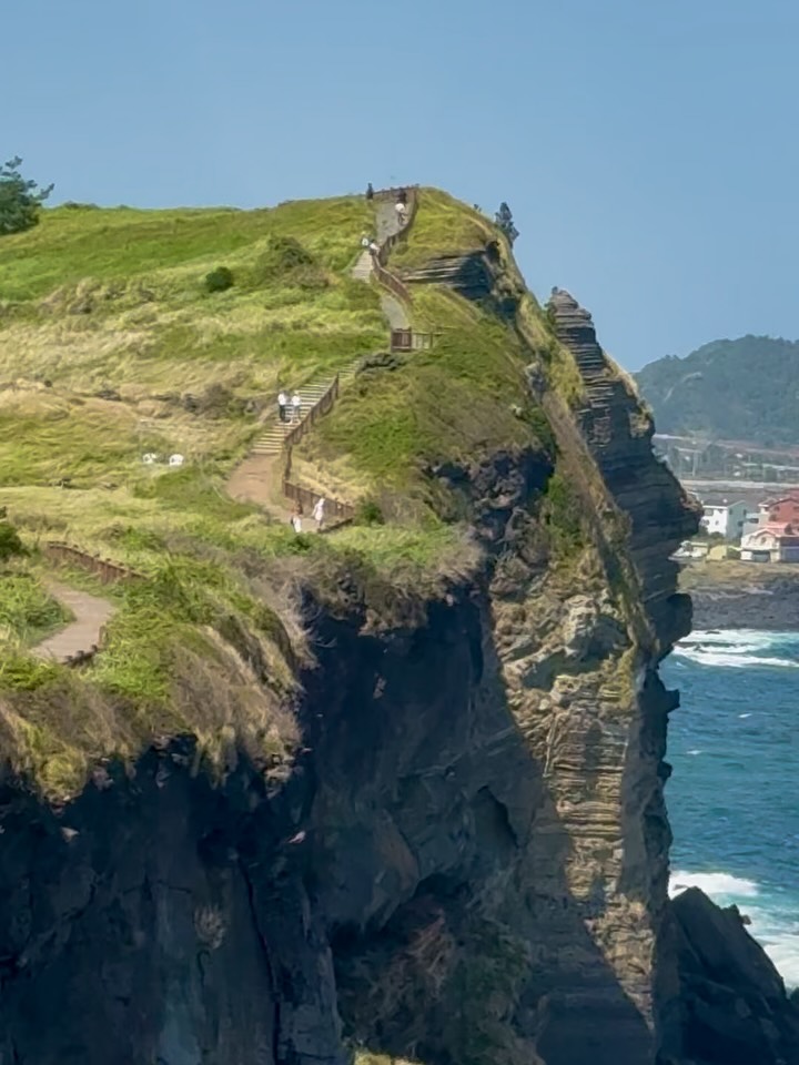 Jeju's Songaksan Offers Scenic Views and Historic Sites