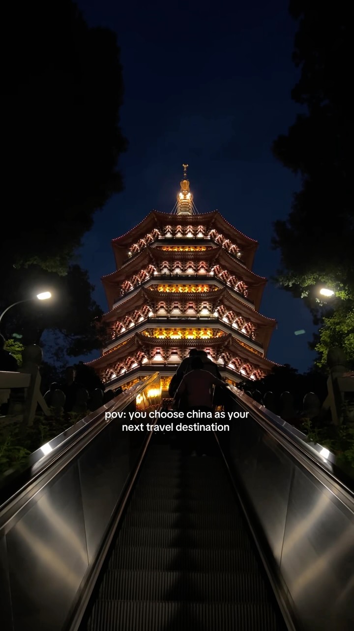 Leifeng Pagoda's Stunning Views in Hangzhou