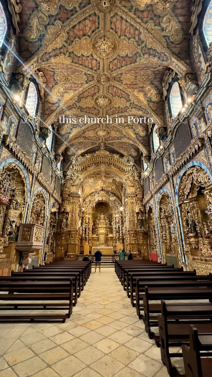 Igreja de Santa Clara's Hidden Baroque Interior